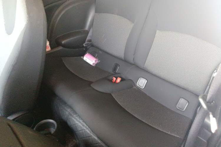 Used  MINI 2011 1.6L ONE
