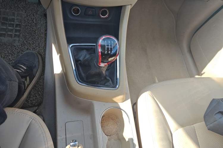 Used Baojun 730 2014 1.5L manual Comfort ESP version 7 seats
