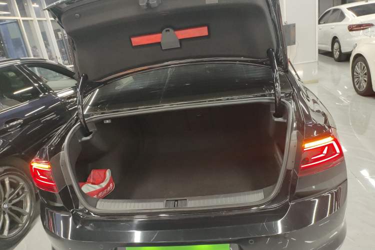 Used Volkswagen Magotan 2023 2 Million Units Limited Edition 330TSI DSG Leading Version
