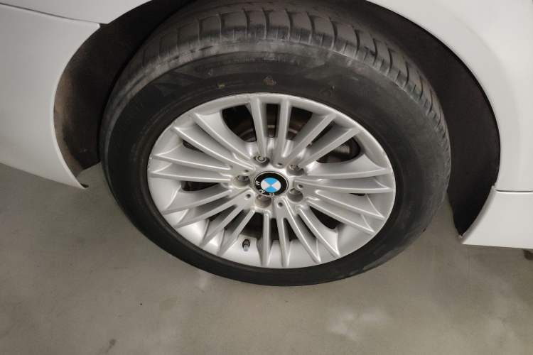 Used BMW 5 Series 2014 525Li Leading Model
