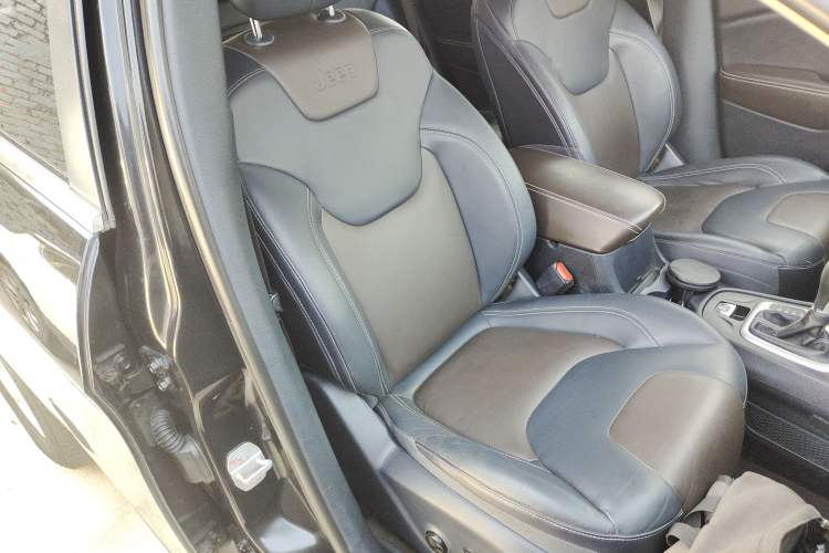 Used  Cherokee 2016 2.4L Professional Smart Version
