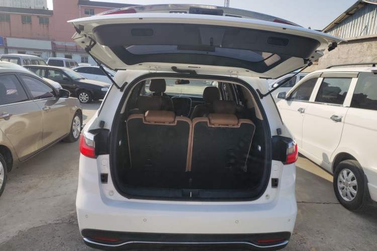 Used BYD Song MAX 2018 1.5T Automatic Smart Connect Elite Model with 6 Seats
