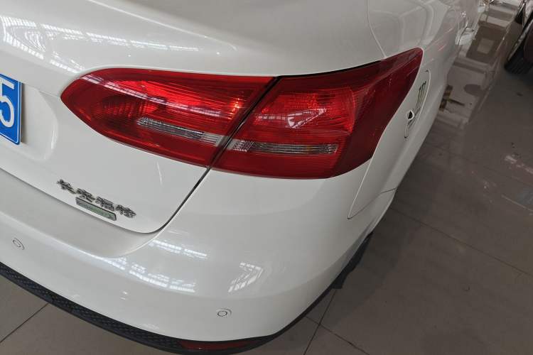 Used Ford Focus 2018 Sedan Classic EcoBoost 180 Automatic Elite Model
