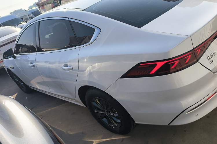 Used BYD Qin PLUS 2021 EV 400KM Leading Comfort Edition