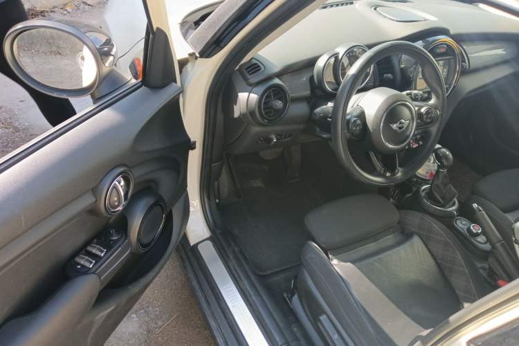 Used  MINI 2015 1.5T COOPER Fun Five-Door Edition
