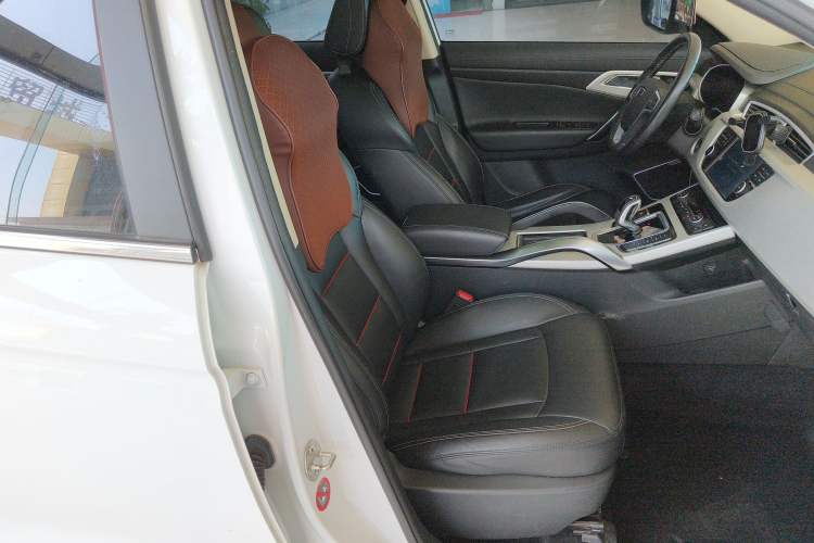 Used Geely Auto Emgrand X7 Sport 2020 1.8TD DCT Two-Wheel Drive Smart Connect 4G-Enabled Version
