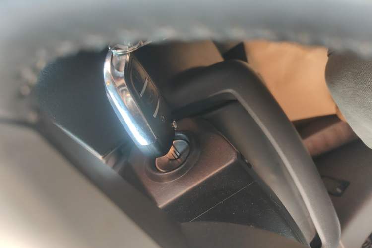 Used  Compass 2015 2.0L two-wheel drive sport version
