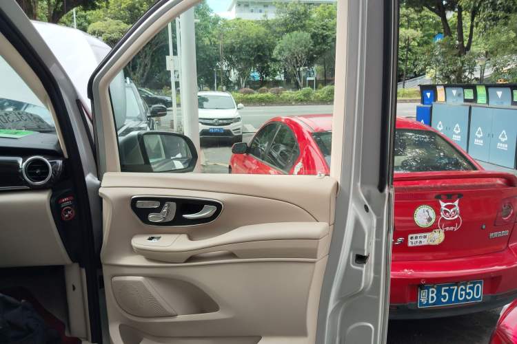 Used Mercedes-Benz V-Class 2017 V 260 Avantgarde Edition
