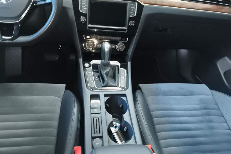 Used Volkswagen Magotan 2017 330TSI DSG Luxury Model
