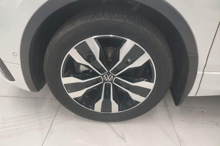 Used Volkswagen Tiguan L 2023 330TSI Automatic Two-Wheel Drive R-Line Enjoyment Edition
