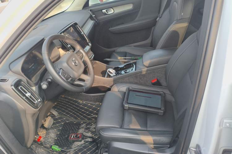 Used Volvo XC40 2024 B4 4x4 Smart Luxury Edition