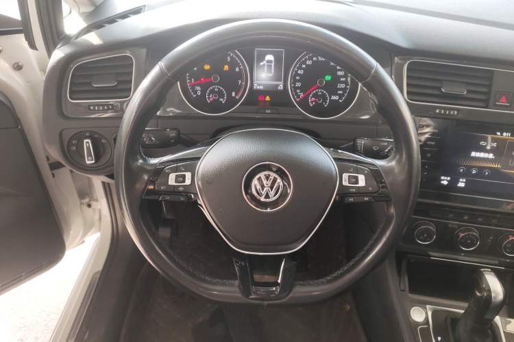 Used Volkswagen Golf 2020 Zhiai Edition 200TSI DSG Comfortable & Ambitious Version
