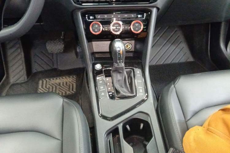 Used Volkswagen Tharu 2020 280TSI Two-Wheel Drive Luxury Edition China VI Standard
