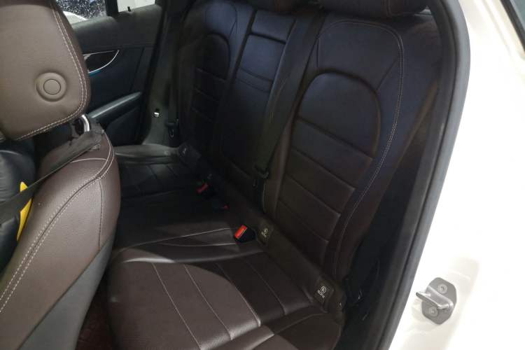 Used Mercedes-Benz GLC 2018 Facelift GLC 260 4MATIC Luxury Edition
