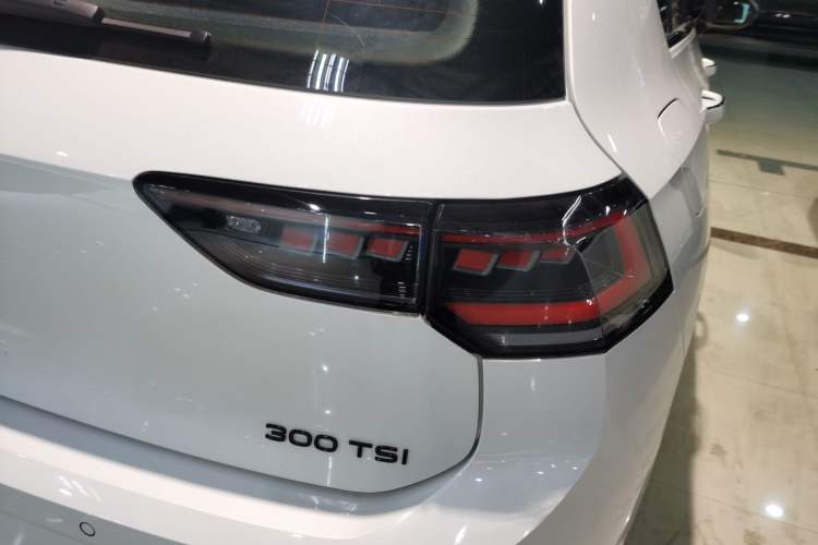 Used Volkswagen Golf 2025 300TSI R-Line
