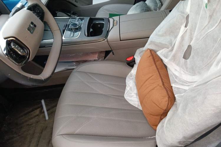 Used  Galaxy 8 2025 130km EM-i Deluxe Edition