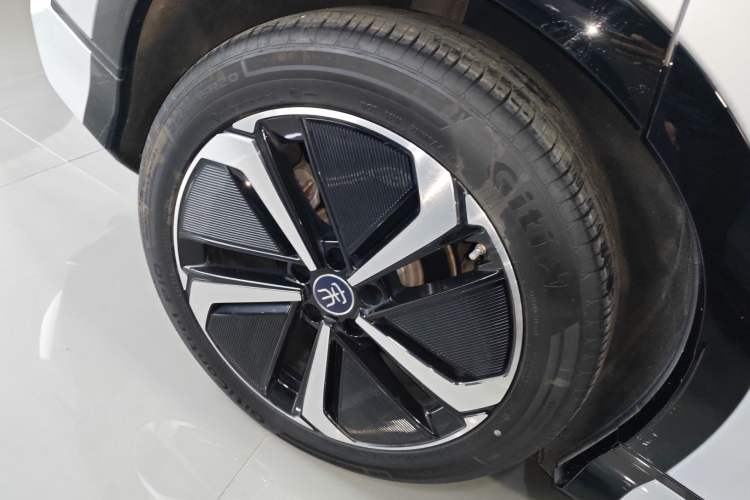 Used BYD Song L EV 2025 Intelligent Driving Version 662 km LiDAR Excellence Edition
