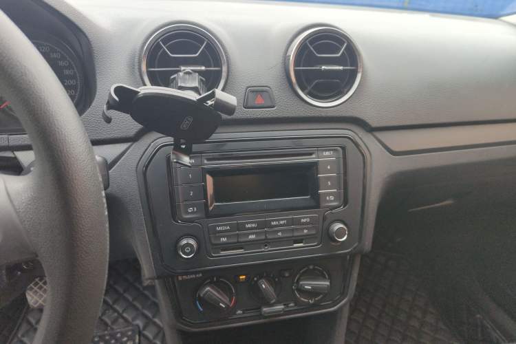 Used Volkswagen Jetta 2017 1.5L Manual Fashion Edition
