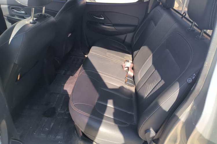 Used Dongfeng Ruichi 2021 2.4T Diesel Two-Wheel Drive Business Edition Long Cargo Bed YCY24165-61
