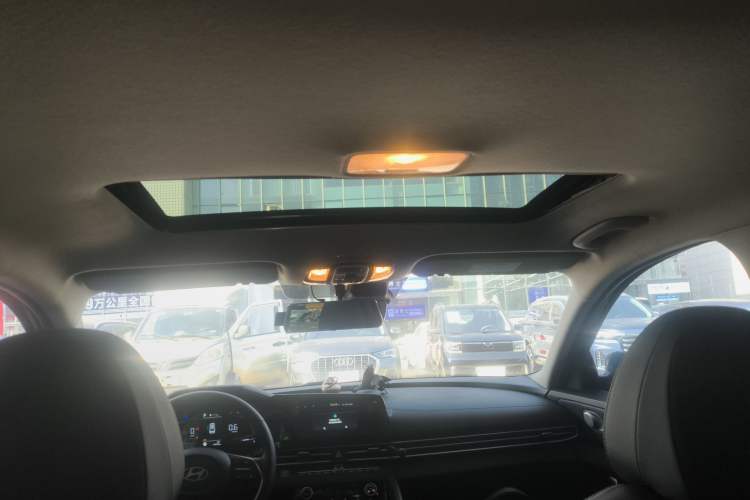 Used Hyundai Elantra 2023 1.5L CVT LUX Prestige Edition