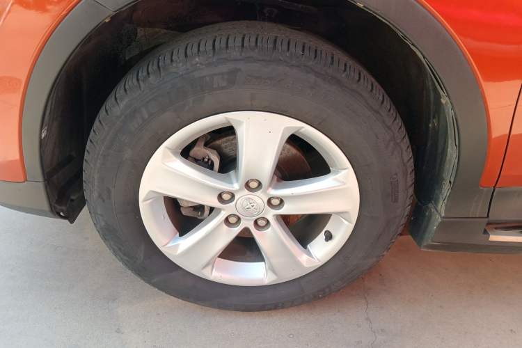 Used Toyota RAV4 2013 2.0L CVT Four-Wheel Drive New Edition
