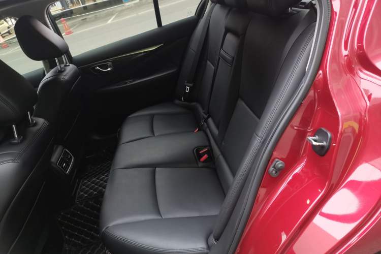 Used Infiniti Q50L 2018 2.0T Comfort Edition China VI Standard
