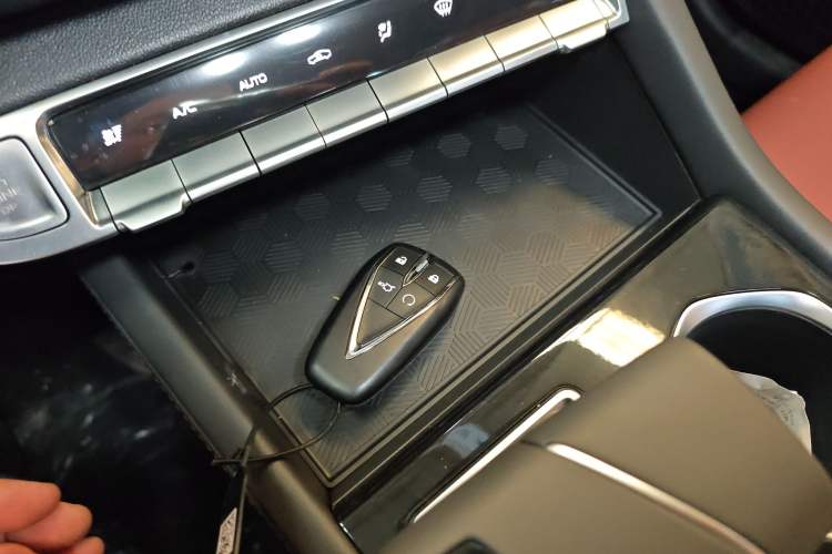 Used Changan Eado 2025 PLUS 1.4T Dual-Clutch High-Energy Version
