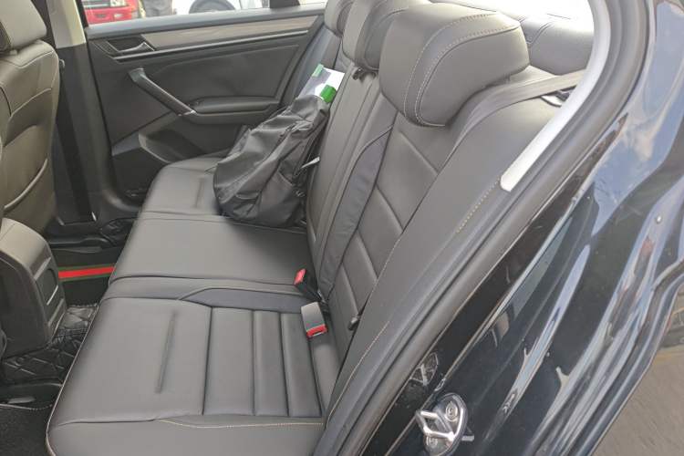 Used Volkswagen Bora 2016 1.6L manual Comfort trim level
