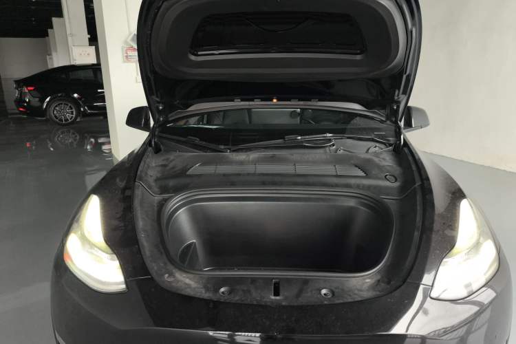 Used Tesla Model Y 2022 Long-Range All-Wheel-Drive Version
