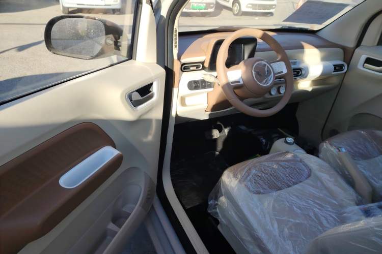 Used Wuling Hongguang MINIEV 2024 3rd Generation 215km Youth Edition
