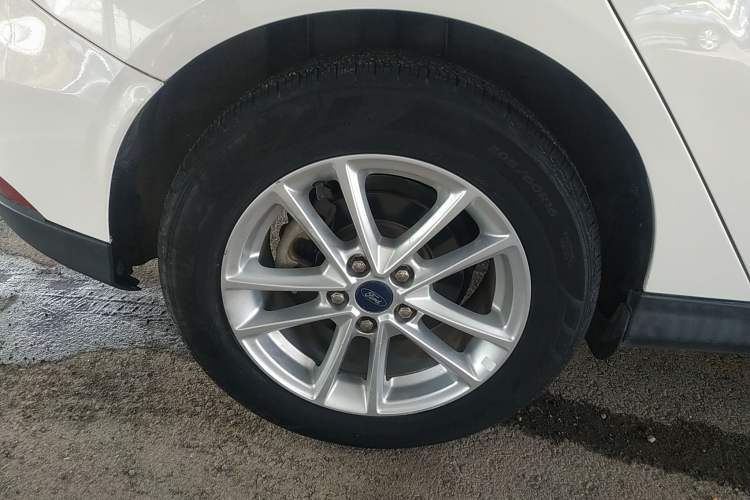 Used Ford Focus 2017 Hatchback 1.6L Automatic Fashion Edition Smart Drive Version
