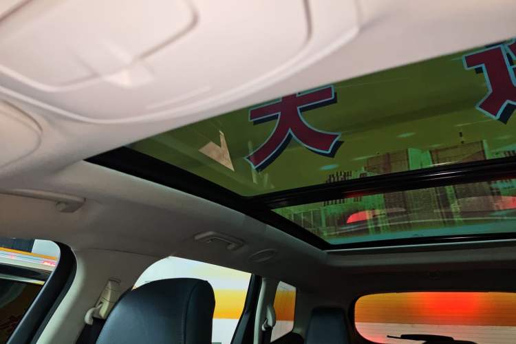 Used Ford Edge 2016 EcoBoost 245 Two-Wheel-Drive Titanium 7-Seater
