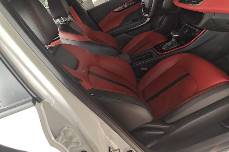 Used Dongfeng Aeolus Yixuan 2022 230T Automatic Adaptive-Beam Knight Edition