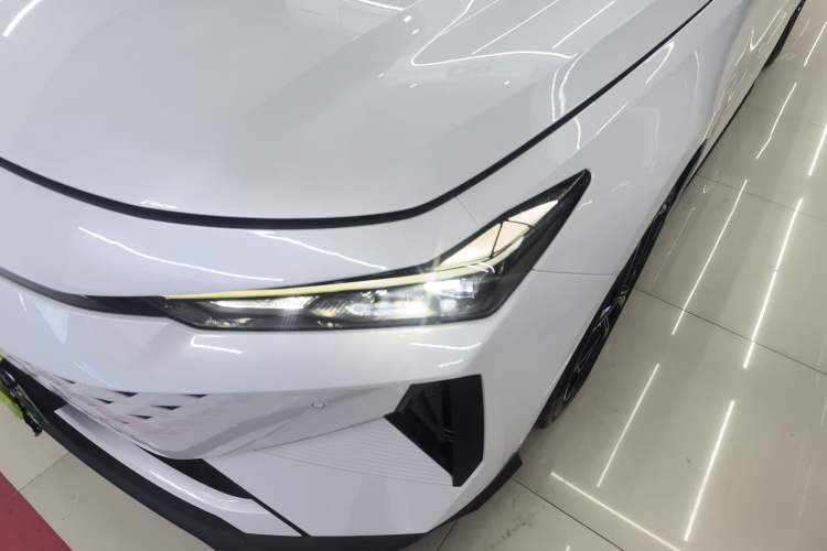 Used Changan UNI-V iDD 2024 Blue Whale Smart Electric iDD 136km Luxury Model
