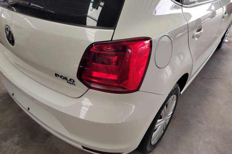 Used Volkswagen Polo 2016 1.6L Automatic Comfort Model
