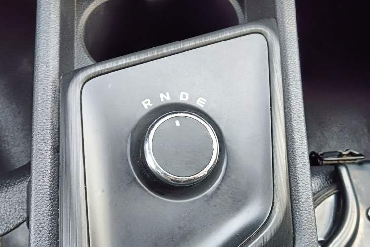 Used Chana Ruixing EM60 2025 Passenger Version Comfort Edition 6 Seats 300 km Range Side-Hinged Doors
