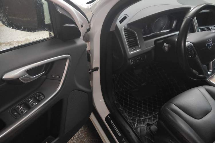 Used Volvo XC60 2017 T5 AWD Smart Upgrade Edition
