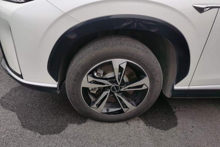 Used Roewe D5X DMH 2024 135 Luxury Edition
