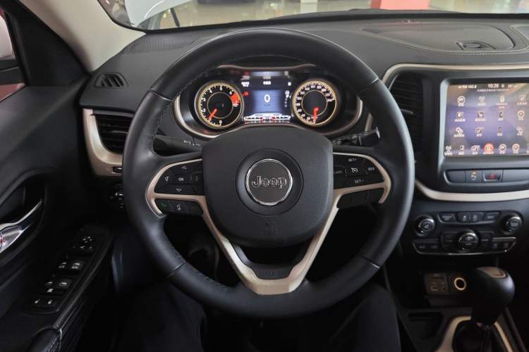 Used  Cherokee 2016 2.4L Leading Smart Version
