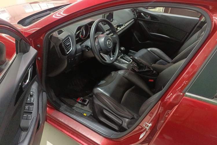 Used Mazda Mazda 3 Axela 2016 Hatchback 1.5L Automatic Luxury Model