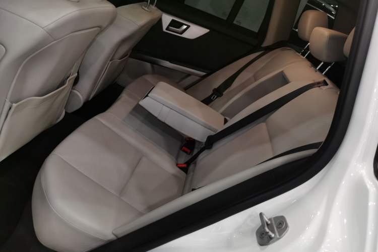 Used Mercedes-Benz GLK-Class 2013 GLK 300 4MATIC Dynamic Sunroof Model
