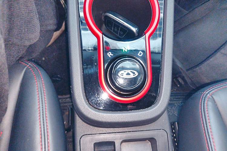 Used Chery Little Ant 2022 Revised Version Sweet Pink Edition Half-Sugar Version Lithium Iron Phosphate 30.7 kWh 30 kW 301 km