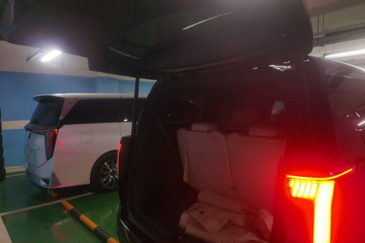 Used Zeekr 009 2022 Revised WE Version
