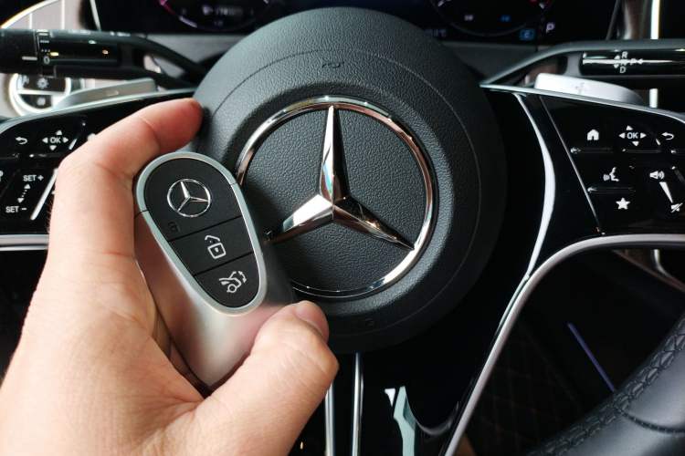 Used Mercedes-Benz E-Class 2024 Refresh E 300 L Stylish Edition
