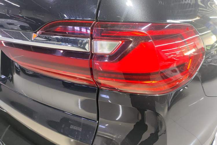 Used BMW X7 2021 xDrive40i Luxury Package with Leading Features
