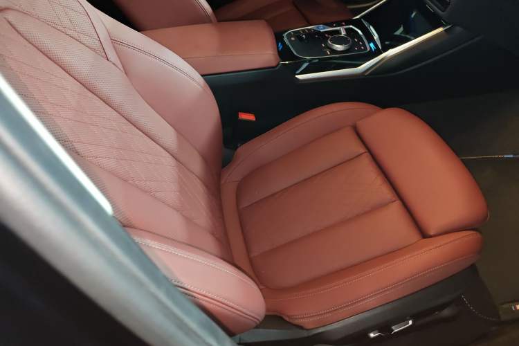 Used BMW i3 2024 eDrive 35 L
