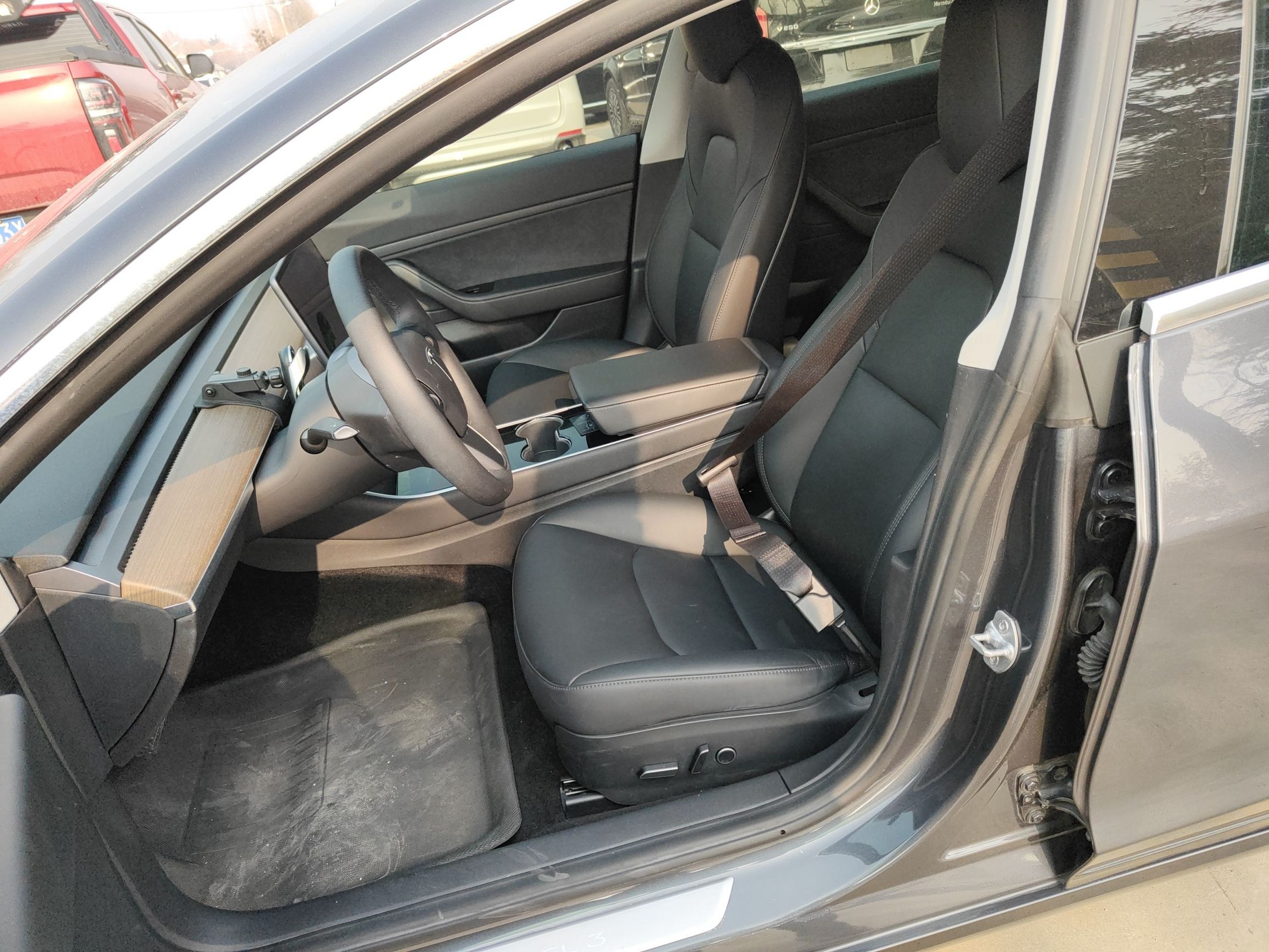 Переднее сиденье в автомобиле