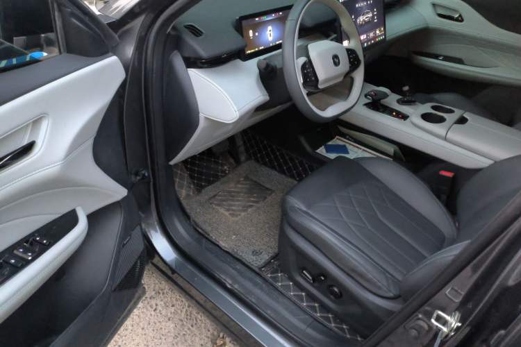 Used Changan UNI-Z New Energy 2024 Blue Whale Smart Electric iDD 125km Excellence Model
