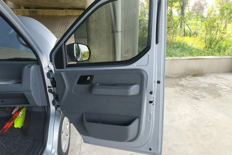 Used Wuling Yangguang 2024 300km Comfort Version with Sealed Windows 60kW
