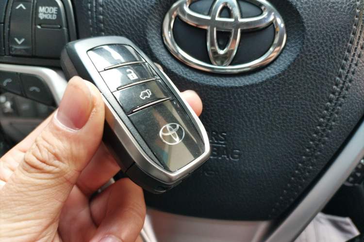 Used Toyota Highlander 2018 2.0T Four-Wheel Drive Prestige Version 7 Seats China VI Standard
